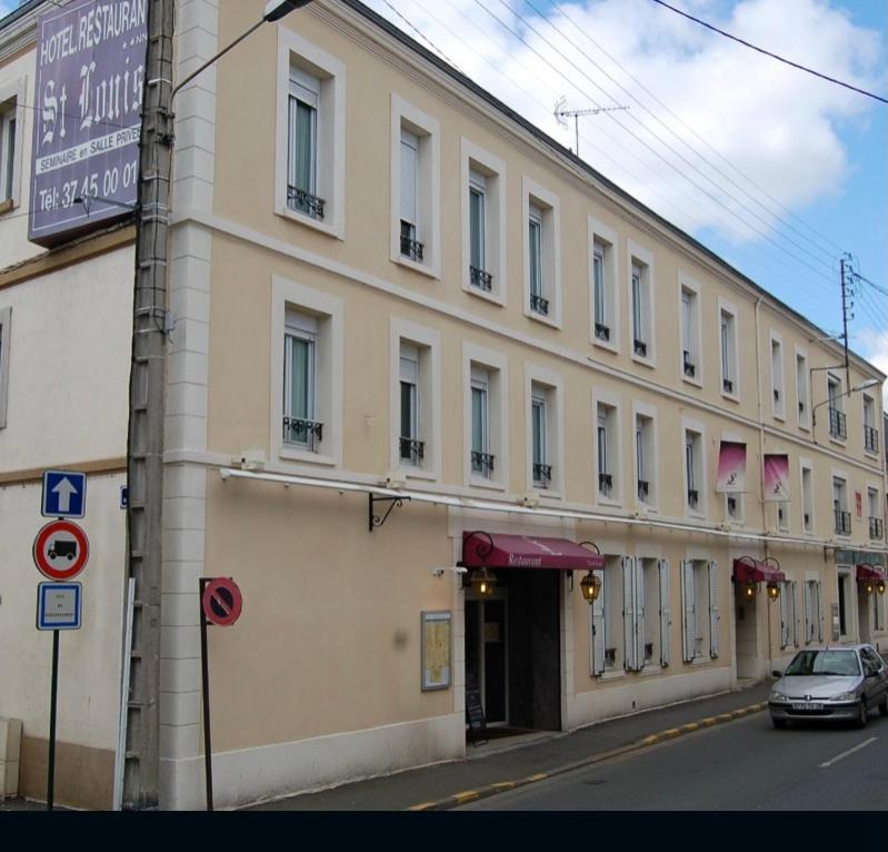 Hotel Des Couronnes Châteaudun Esterno foto